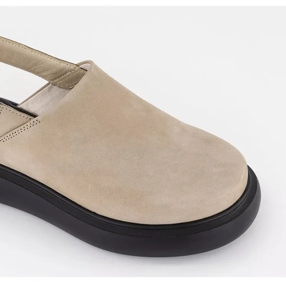 Vagabond Tan and Black Clogs - Picture 10 of 11